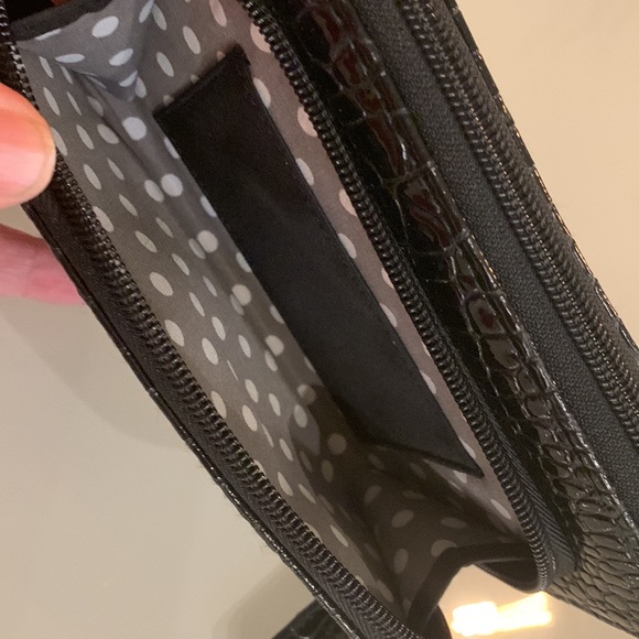 Kenneth Cole Reaction wristlet - Picture 6 of 7